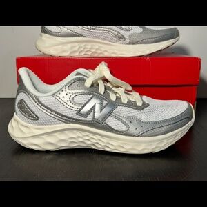 New Balance Fresh Foam Arishi v4 Tiralux Running Shoes Silver Metallic Womans 8B